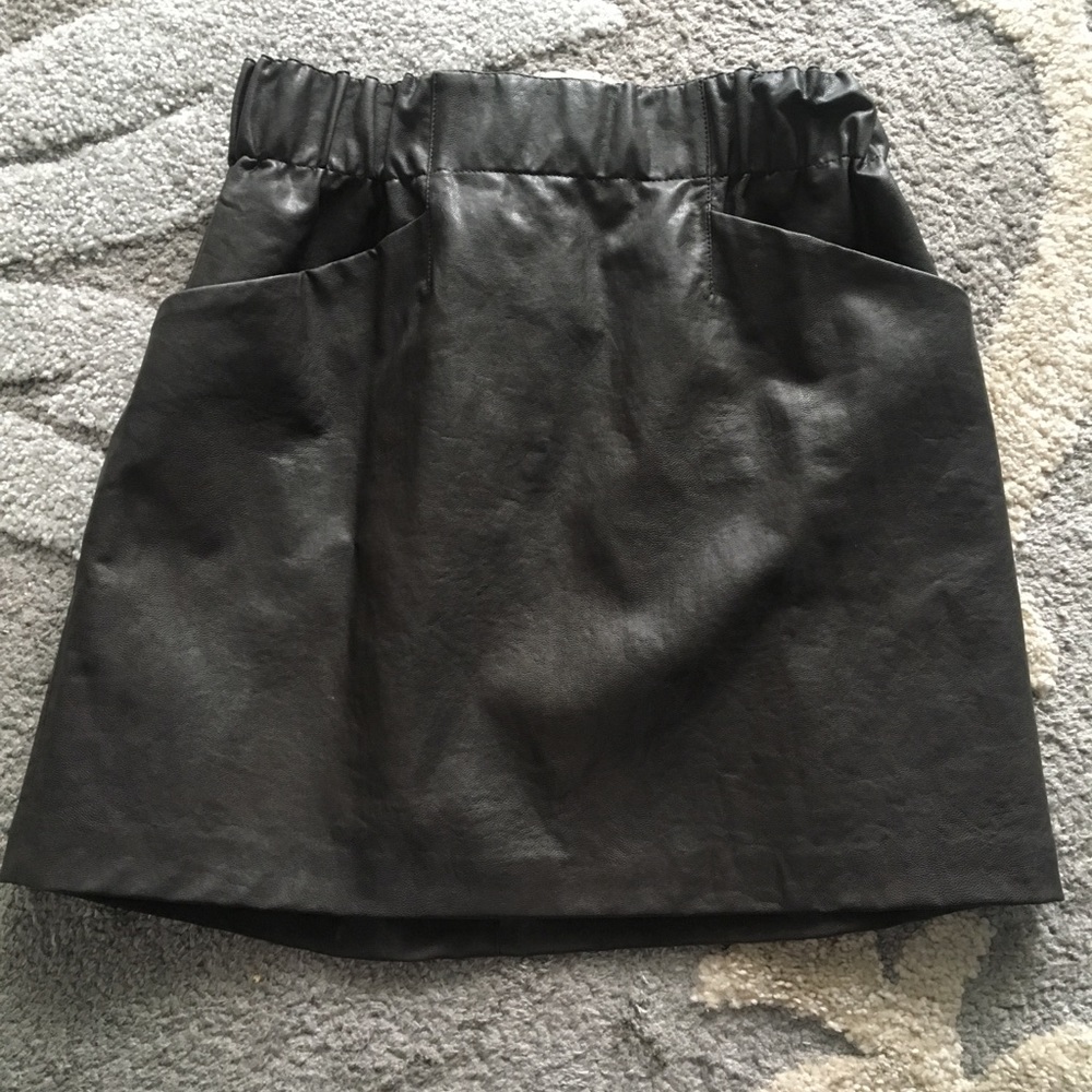 Zara Faux Leather Mini Skirt with Pockets